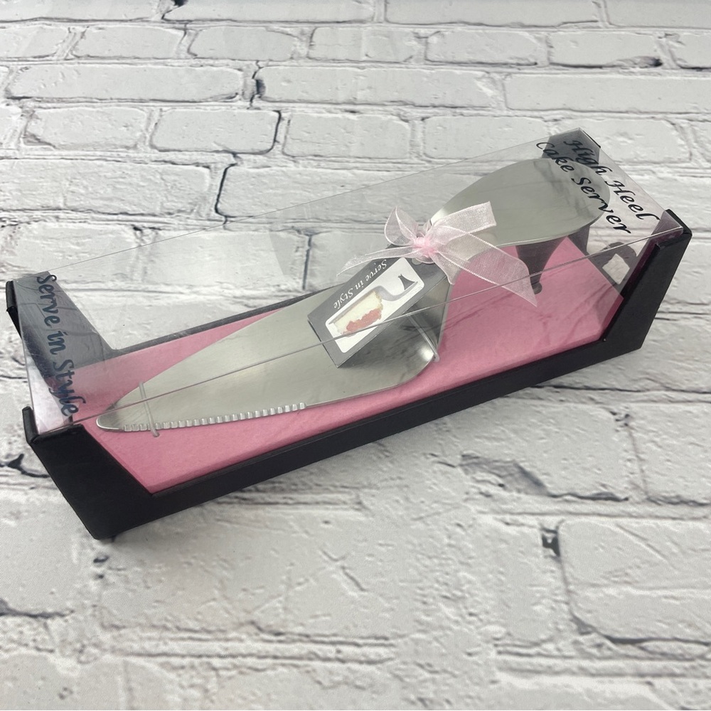 Wild Eye Designs High Heel Cake Server Removable Magnetic Heel